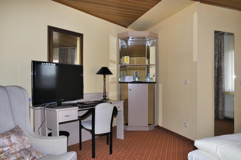 Hotel Zum Baecker Udenhain Bagian luar foto