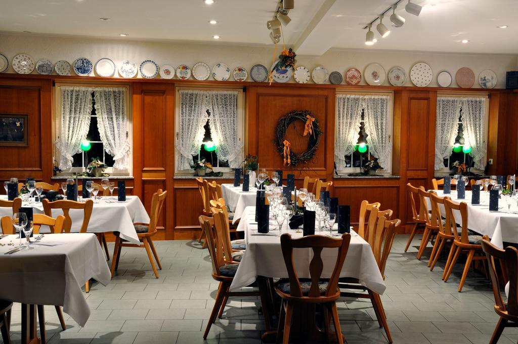 Hotel Zum Baecker Udenhain Bagian luar foto